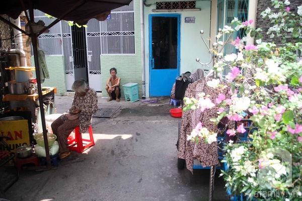 Tấm lưng còng của mẹ già 81 tuổi11