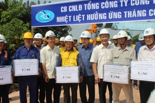 Tổng thiệt hại vụ sập cầu Ghềnh khoảng 800 tỷ - Ảnh 1