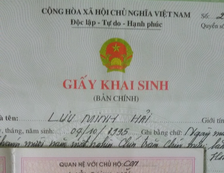 Theo phản ánh của người dân, mỗi lỗi chính tả trong sổ hộ khẩu và giấy khai sinh phải bỏ 200 nghìn đồng