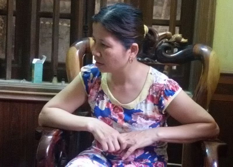 Chị Lê Thị Hà bức xúc trước việc làm của Công an trị trấn Lam Sơn