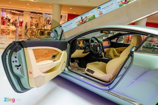 Chi tiết Bentley chính hãng giá 11,2 tỷ đồng ở Sài Gòn