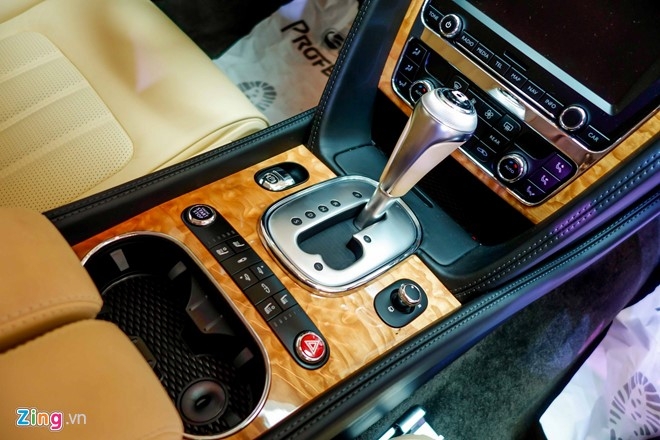 Chi tiết Bentley chính hãng giá 11,2 tỷ đồng ở Sài Gòn