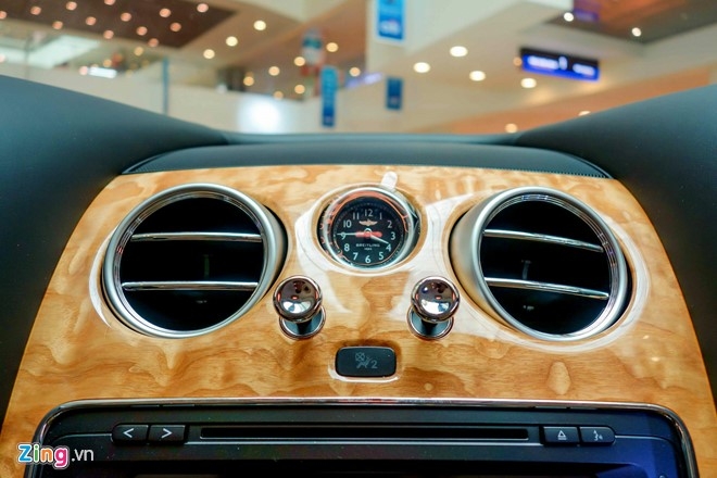 Chi tiết Bentley chính hãng giá 11,2 tỷ đồng ở Sài Gòn