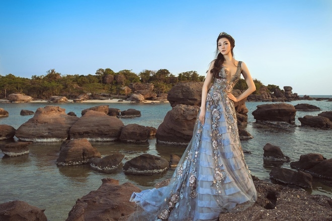 Hoa hậu Nguyễn Thị Huyền hóa 'nữ thần' trên biển Kiên Giang