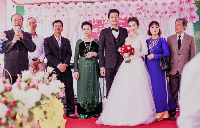 Lễ cưới giản dị của Quang Tuấn và Linh Phi7