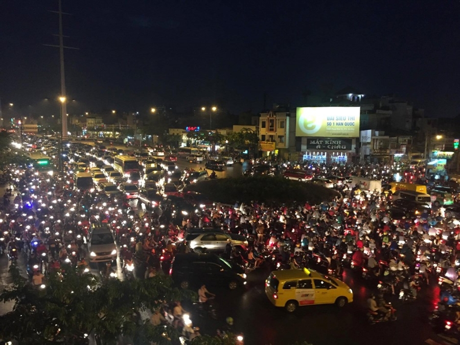 Sai Gon lai ket xe nghiem trong sau mua lon hinh anh 9