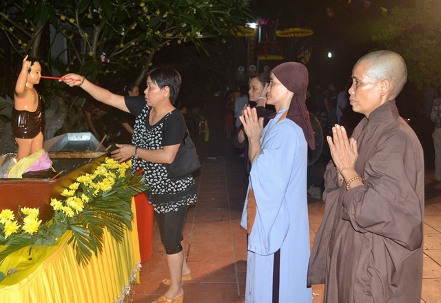 tai sao phai tam phat trong ngay phat dan sinh? - 2