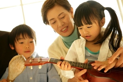 trông cháu, người già trông cháu, mẹ chồng