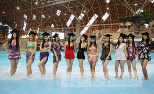 nu sinh tq gay soc khi mac bikini chup anh tot nghiep hinh anh 9