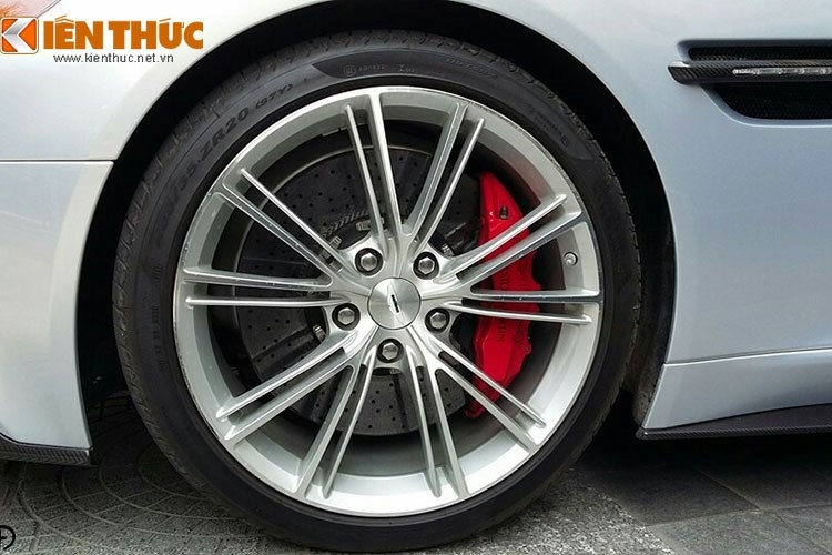 Soi sieu xe 16 ty Aston Martin Vanquish 