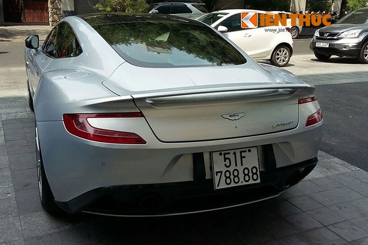Soi sieu xe 16 ty Aston Martin Vanquish 