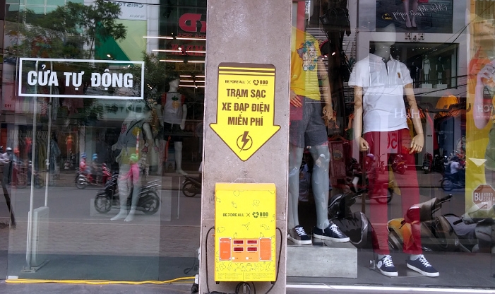 Teen Hà Thành xôn xao trạm sạc xe đạp điện miễn phí đầu tiên