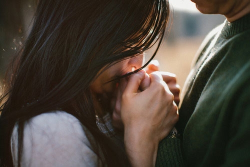 Bộ mặt thật của người vợ hiền thảo 10 năm chồng tôn sùng - Ảnh 1