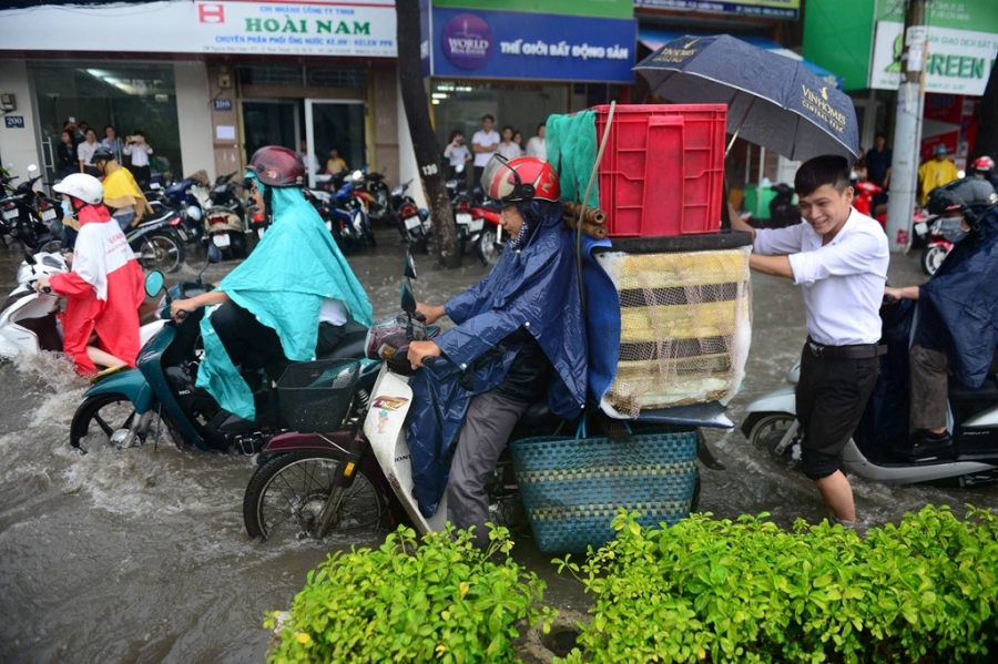 Duong Sai Gon bien thanh song sau mua lon hinh anh 8