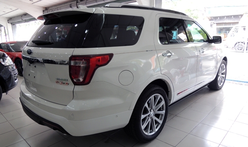 Ford Explorer Limited - SUV 7 chỗ kiểu Mỹ về Việt Nam