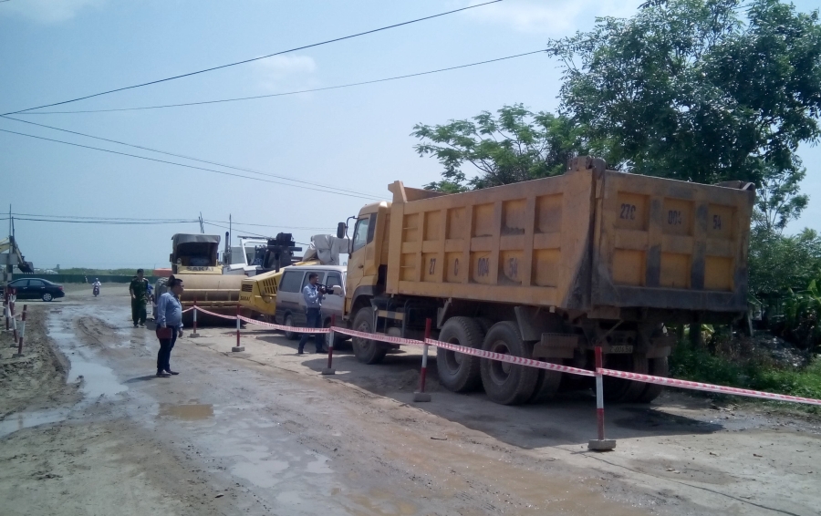  Đến chiều 17/5, xe công vụ đã được giải phóng (ảnh: Đức Văn) 