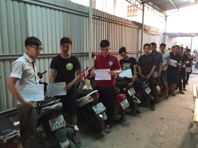Tam giu 32 thanh nien co dau hieu dua xe, co vu hinh anh 1