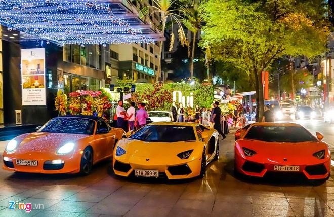 Dan sieu xe va xe sang xuat hien o trung tam Sai Gon hinh anh 7