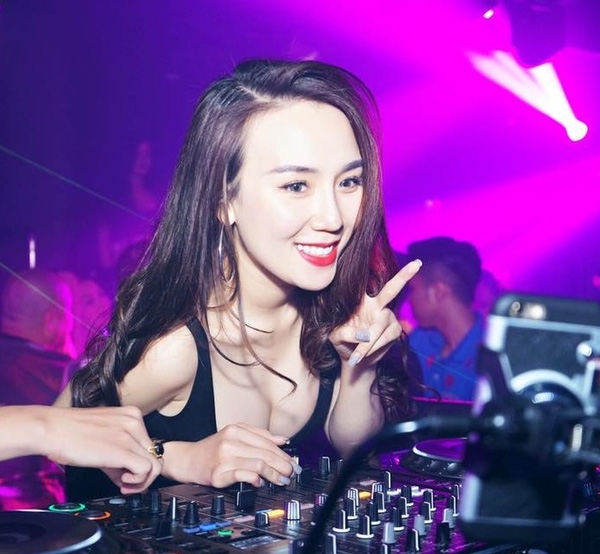Hot DJ Thảo Bee: 