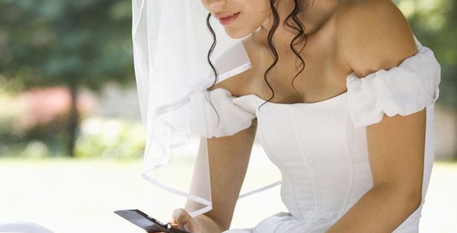 Đòi ly dị vì vợ mải nhắn tin