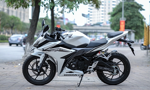 Honda CBR150R 2016 đầu tiên về Hà Nội giá trên 100 triệu 1
