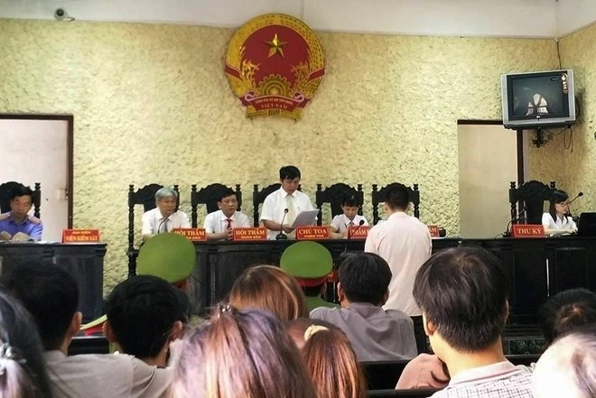 Nghich tu giet me ruot vi khong duoc hut thuoc la hinh anh 1