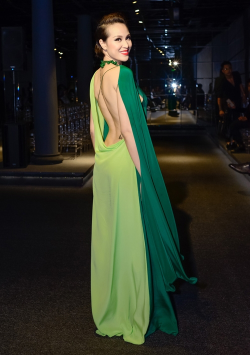Phương Mai - Nữ MC nóng bỏng mặc đẹp nhất tháng 5