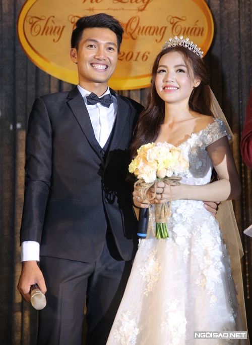 Quang Tuấn - Linh Phi say đắm trong tiệc cưới