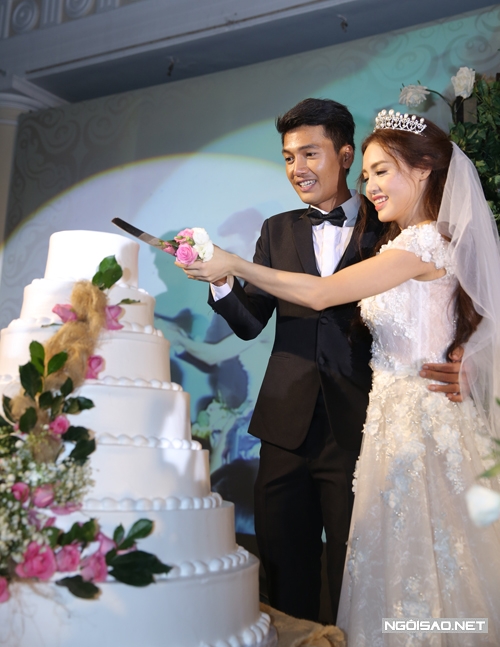 Quang Tuấn - Linh Phi say đắm trong tiệc cưới