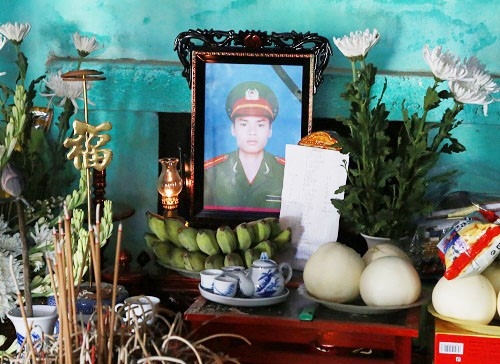 Trieu tap hai ke trom cho khien thieu uy cong an tu nan hinh anh 2