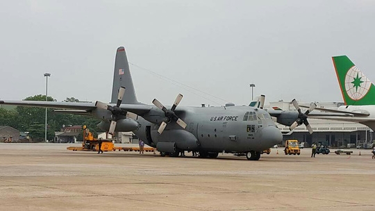  Cùng với máy bay vận tải hạng nặng C17, máy bay vận tải C130 của Không quân Mỹ cũng được huy động để chuyên chở trang thiết bị phục vụ cho Tổng thống Barack Obama cùng đoàn tùy tùng 1.600 người 