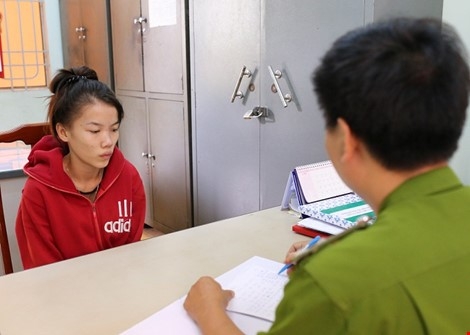 Cap doi dung roi dien gay hang chuc vu cuop tao ton hinh anh 1