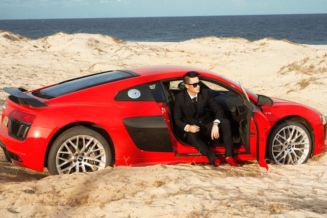 Công Vinh khoe dáng với Audi R8 Coupé hàng độc - ảnh 7