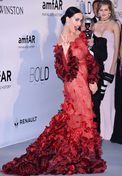 Katy Perry như đóa hoa rực rỡ dự tiệc cùng Orlando Bloom