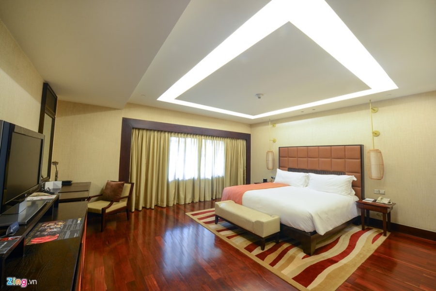Phòng nguyên thủ tại khách sạn nổi trên mặt hồ Tây10