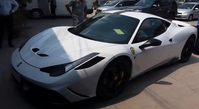  Ferrari 458 Speciale độc nhất Việt Nam cũng được cho là thuộc sở hữu của đại gia ngành đồ uống. 