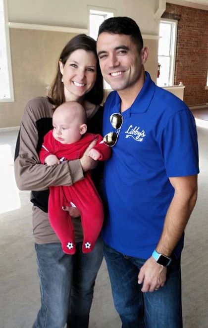 tinh-yeu-vo-dang-sau-mong-tay-son-mau-suot-doi-cua-chong-1