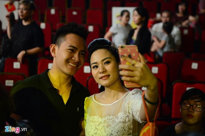 Con trai tin don den truong quay xem Hoai Linh lam giam khao hinh anh 6