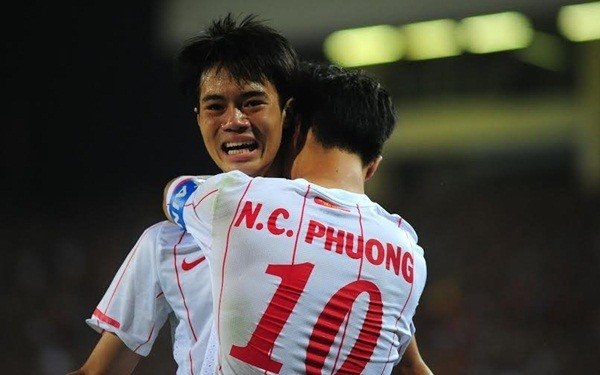 hai ly do de mito hollyhock quyet chieu mo van toan hinh anh 1