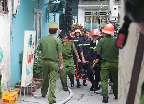 Ngạt khói vì cháy nhà, 3 người nhập viện - ảnh 1