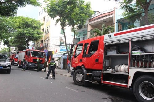 Ngạt khói vì cháy nhà, 3 người nhập viện - ảnh 2