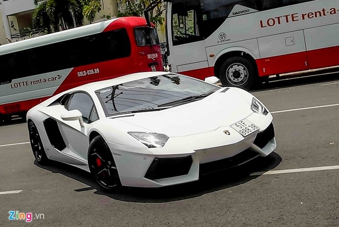 Sieu xe Lamborghini Aventador chinh hang ra bien so dep hinh anh 3