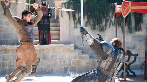10-canh-bao-luc-va-cuong-buc-gay-soc-trong-game-of-thrones-4