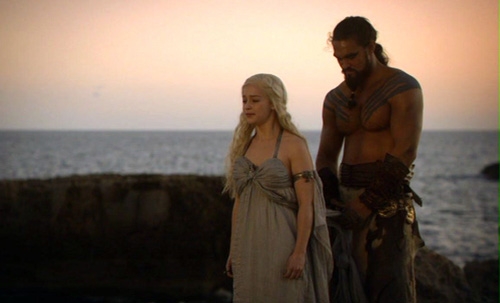 10-canh-bao-luc-va-cuong-buc-gay-soc-trong-game-of-thrones-9