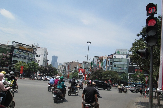  Ăn gian đèn đỏ trở thành một căn bệnh dễ lây ở Thủ đô. 