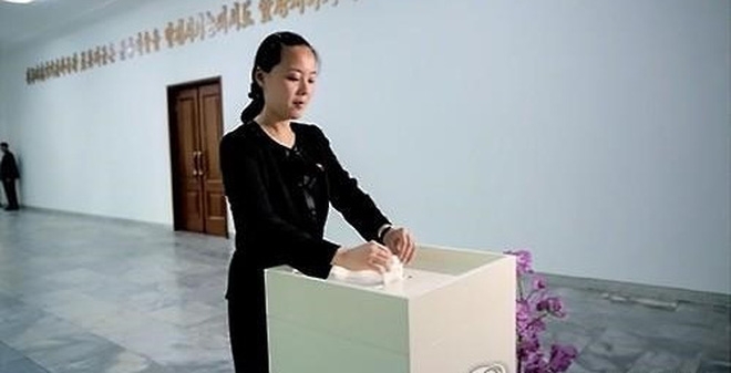 Kim Jong-un tuyển chồng đẹp trai cho em gái - 1