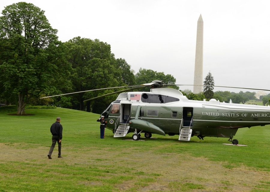 Tong thong Obama roi Washington, len duong toi Viet Nam hinh anh 4