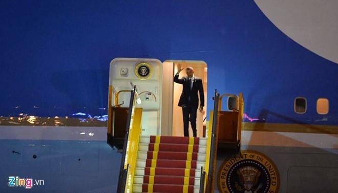 Dan mang cap nhat tung phut Tong thong Obama den Viet Nam hinh anh 1