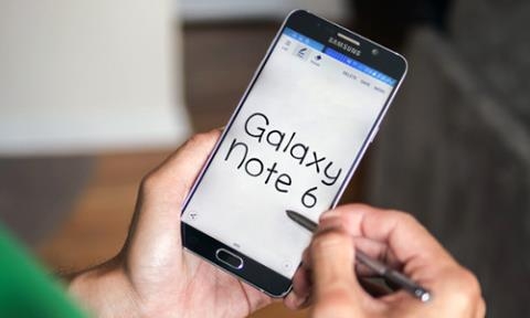 U muu ha thu Apple: Samsung bat ngo tung don hiem