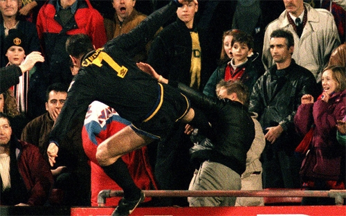 eric-cantona-va-su-ngang-tang-dang-thieu-o-man-utd-1